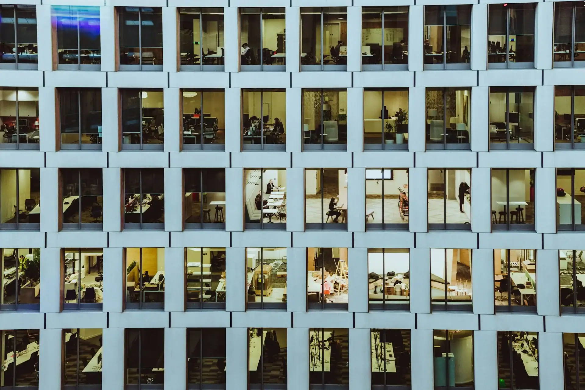 Bloom Financial Management Office Block with Windows